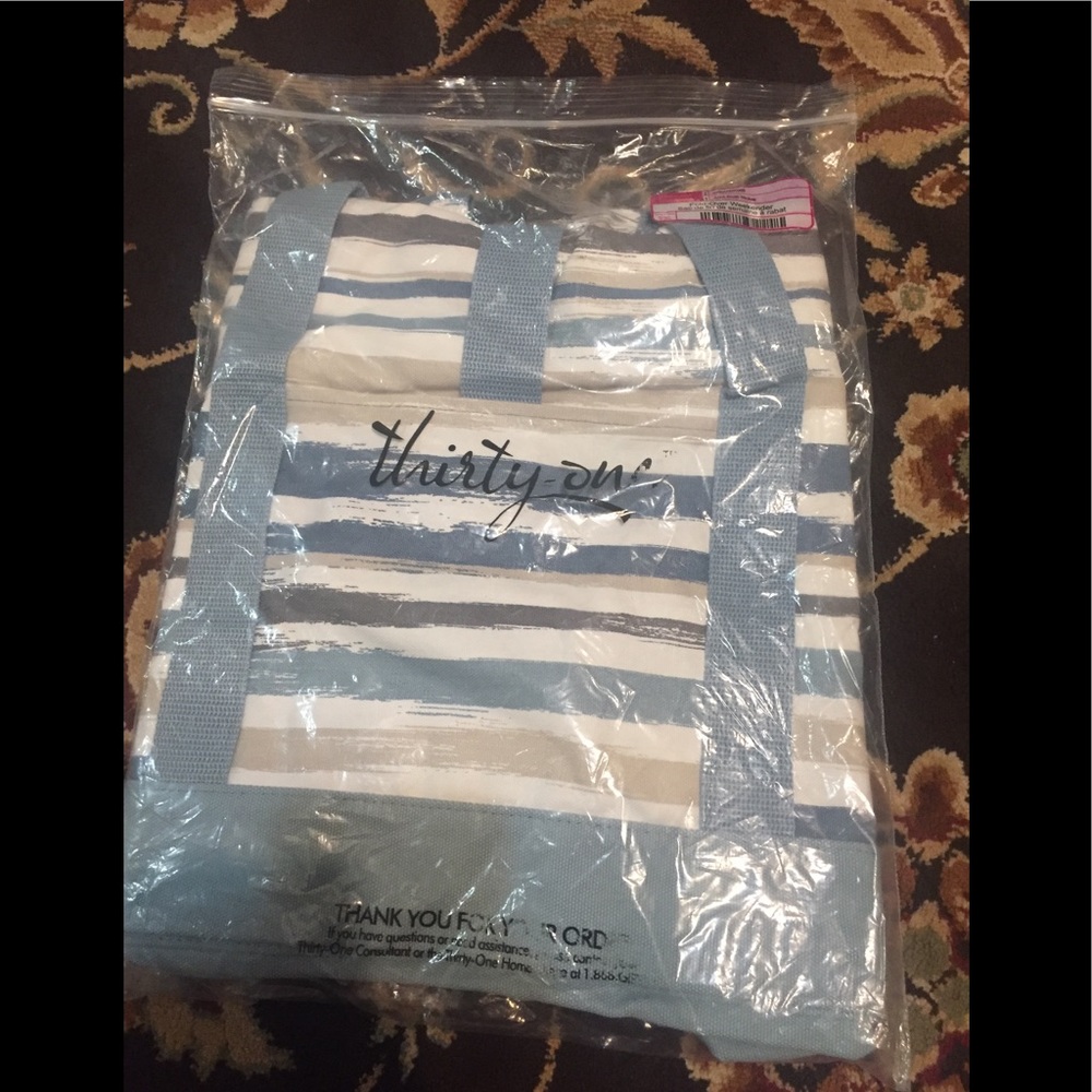 SOLD...Thirty One Brush Stroke Weekender Bag!! - Picture 1 of 6